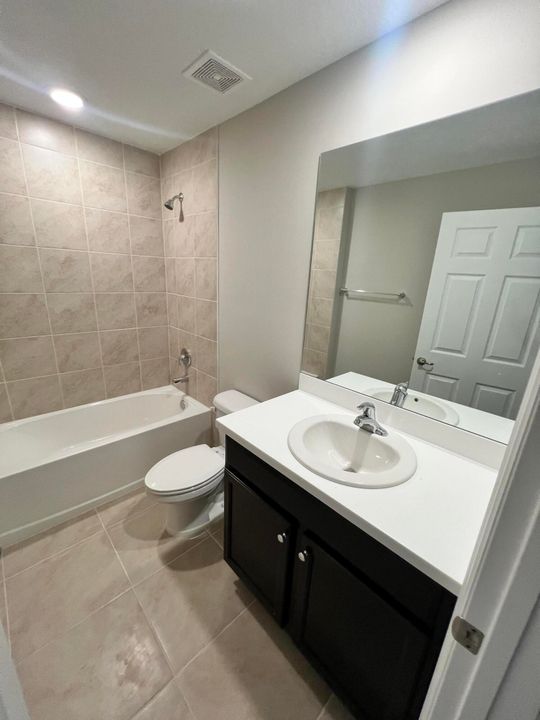 出租: $3,200 (4 贝兹, 3 浴室, 2078 平方英尺)