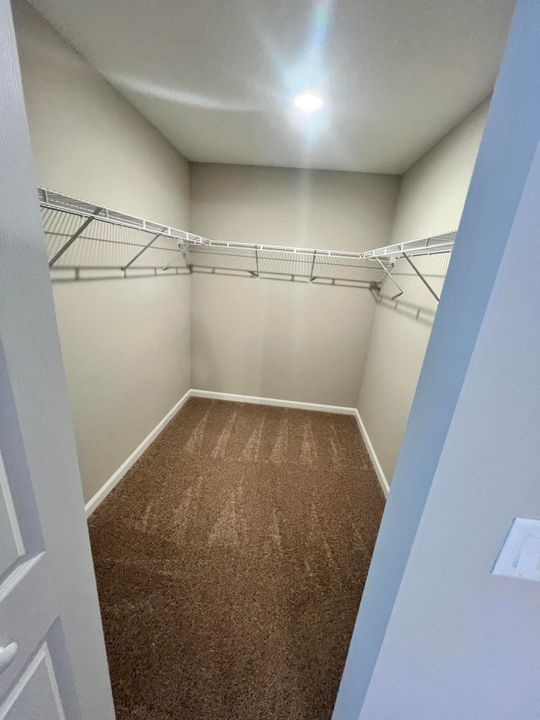 出租: $3,200 (4 贝兹, 3 浴室, 2078 平方英尺)