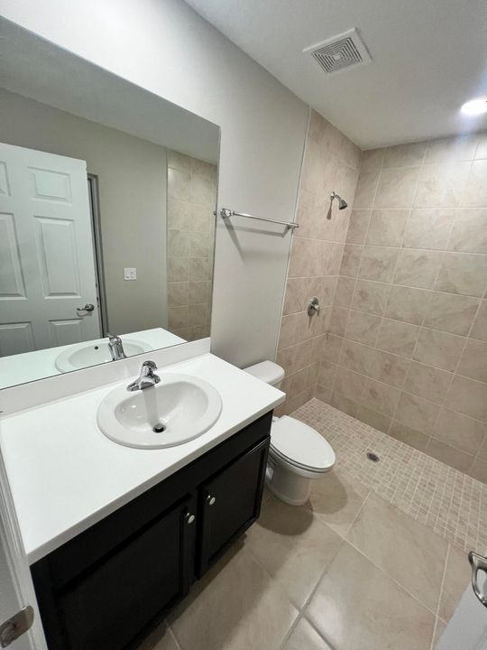 出租: $3,200 (4 贝兹, 3 浴室, 2078 平方英尺)