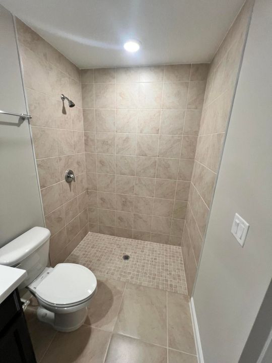 出租: $3,200 (4 贝兹, 3 浴室, 2078 平方英尺)