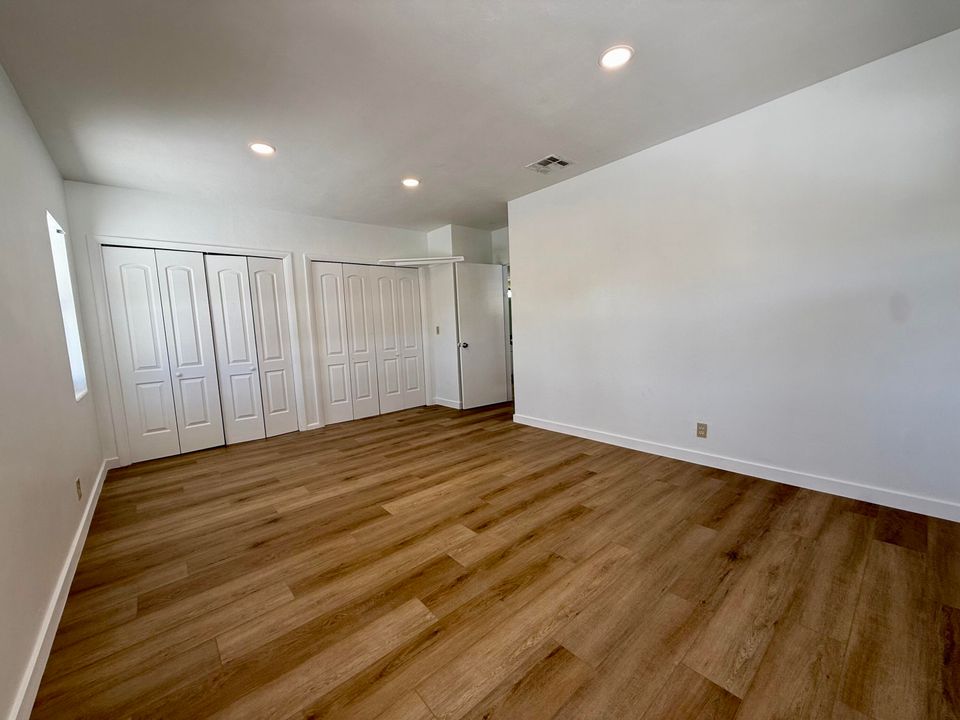 For Rent: $4,995 (2 beds, 2 baths, 1250 Square Feet)