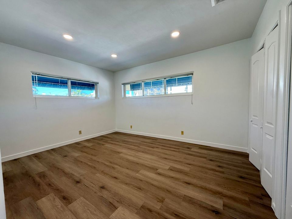 For Rent: $4,995 (2 beds, 2 baths, 1250 Square Feet)