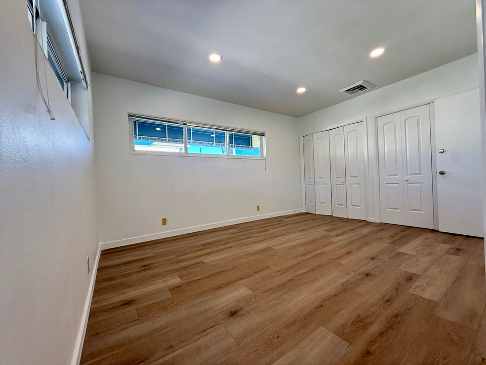 For Rent: $4,995 (2 beds, 2 baths, 1250 Square Feet)