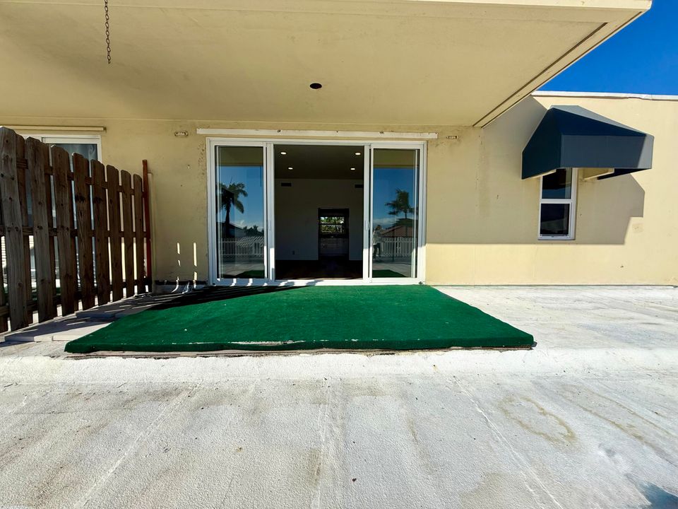 For Rent: $4,995 (2 beds, 2 baths, 1250 Square Feet)