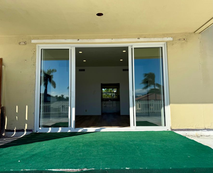 For Rent: $4,995 (2 beds, 2 baths, 1250 Square Feet)