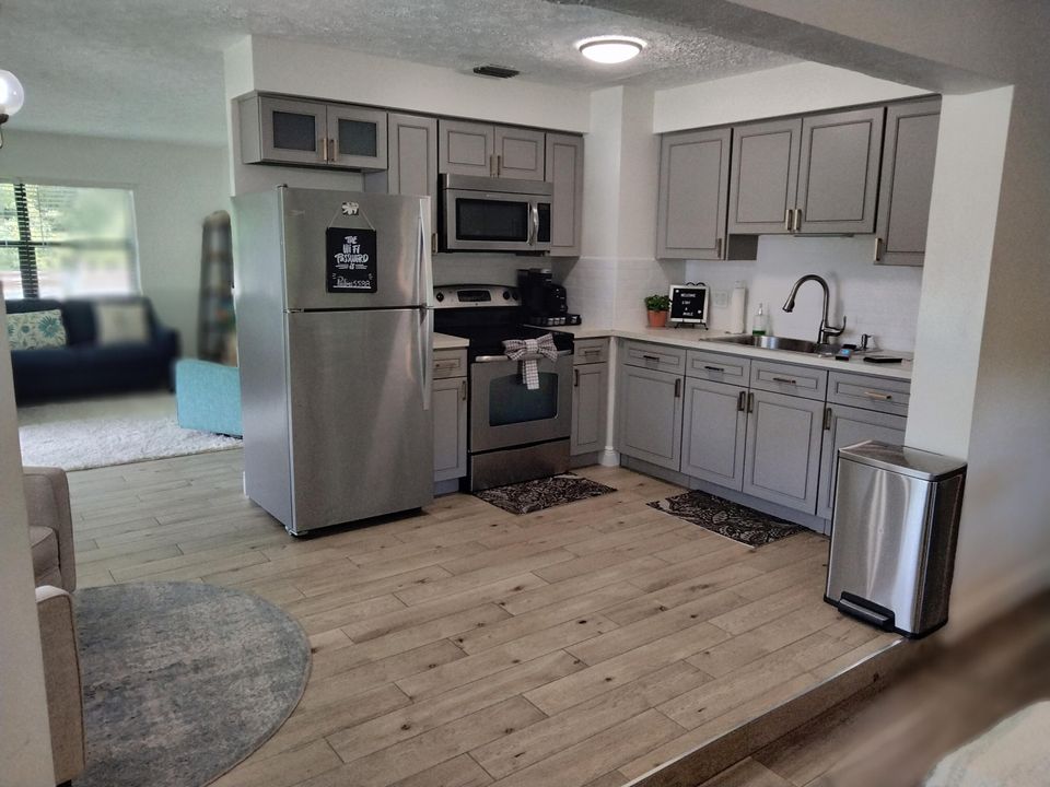 出租: $2,400 (3 贝兹, 2 浴室, 1306 平方英尺)