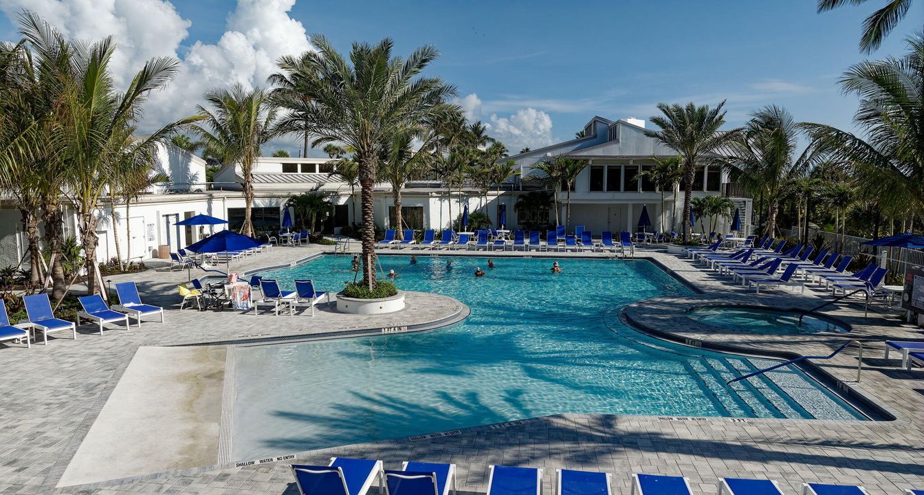 For Sale: $225,000 (2 beds, 2 baths, 1069 Square Feet)