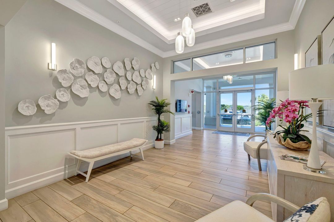 For Sale: $225,000 (2 beds, 2 baths, 1069 Square Feet)