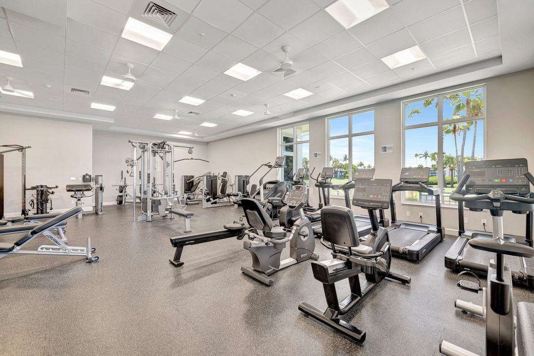 For Sale: $225,000 (2 beds, 2 baths, 1069 Square Feet)