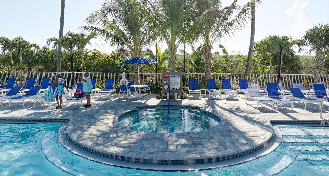 For Sale: $225,000 (2 beds, 2 baths, 1069 Square Feet)