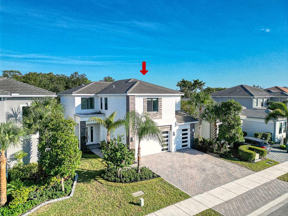 For Sale: $975,000 (5 beds, 4 baths, 3016 Square Feet)