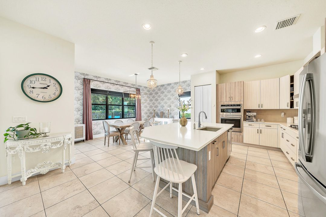 For Sale: $975,000 (5 beds, 4 baths, 3016 Square Feet)