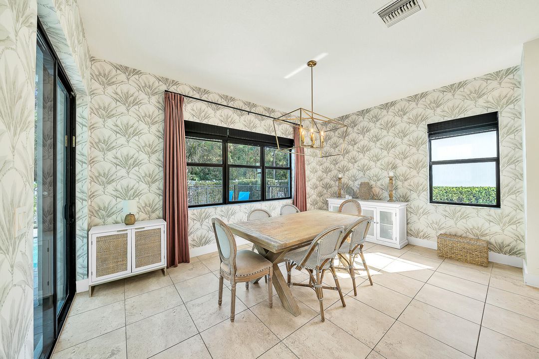 For Sale: $975,000 (5 beds, 4 baths, 3016 Square Feet)