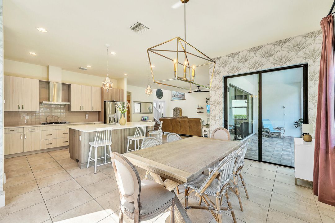 For Sale: $975,000 (5 beds, 4 baths, 3016 Square Feet)