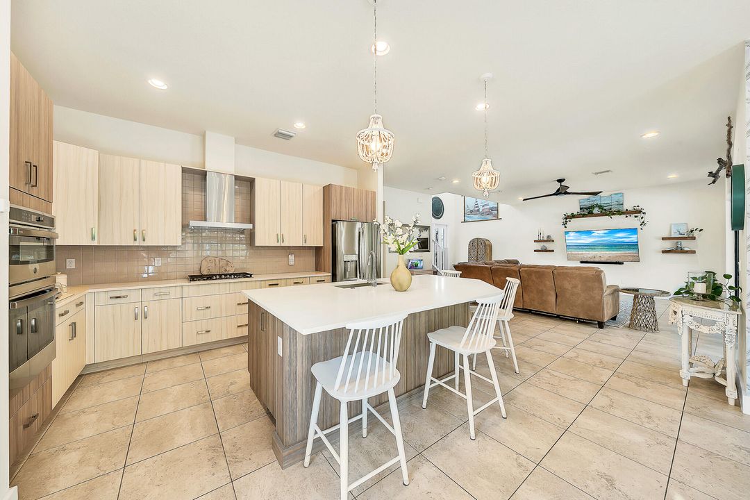 For Sale: $975,000 (5 beds, 4 baths, 3016 Square Feet)