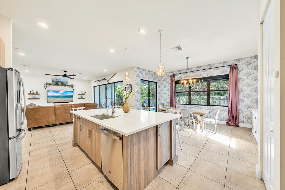 For Sale: $975,000 (5 beds, 4 baths, 3016 Square Feet)