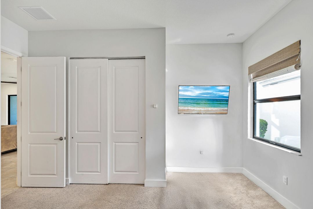 For Sale: $975,000 (5 beds, 4 baths, 3016 Square Feet)