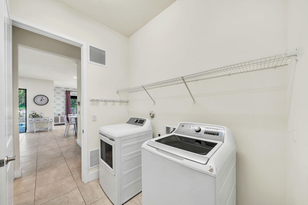 For Sale: $975,000 (5 beds, 4 baths, 3016 Square Feet)