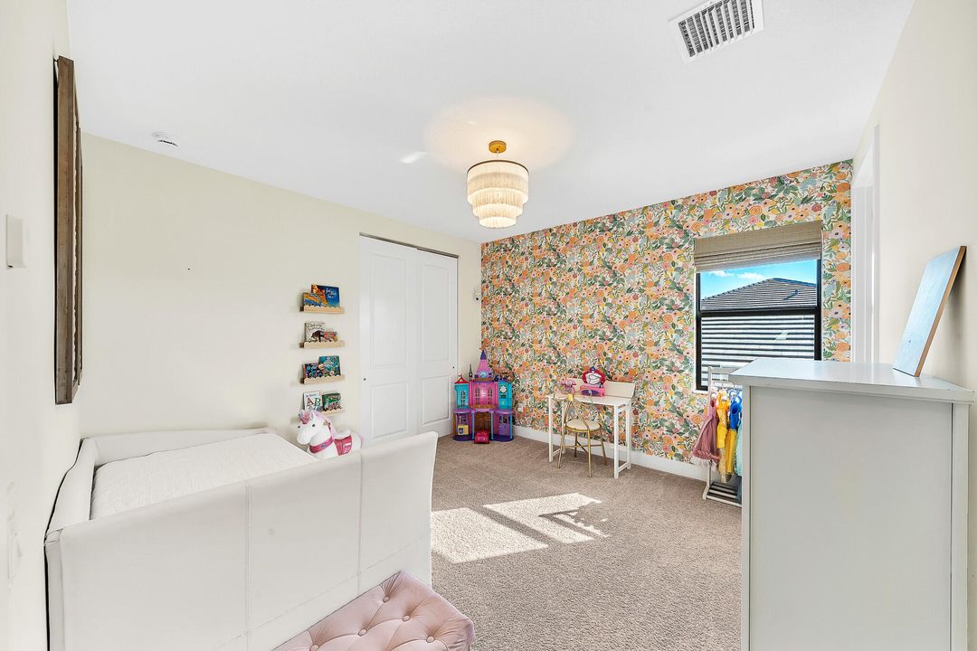 For Sale: $975,000 (5 beds, 4 baths, 3016 Square Feet)