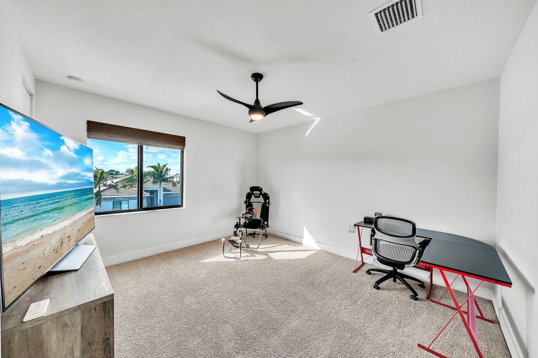 For Sale: $975,000 (5 beds, 4 baths, 3016 Square Feet)