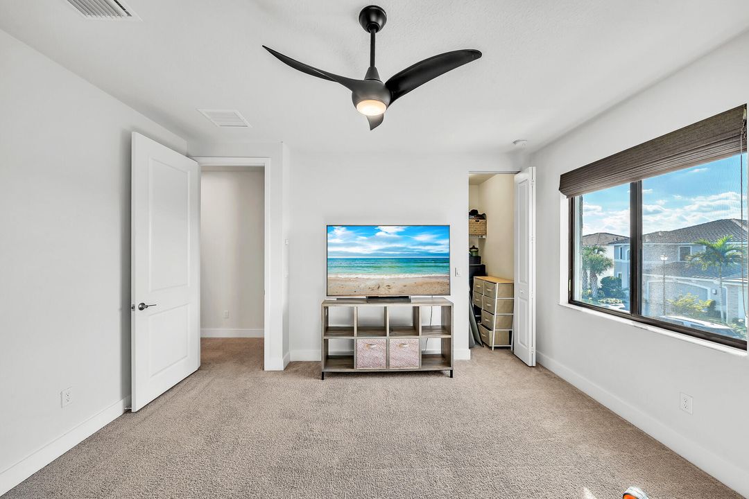 For Sale: $975,000 (5 beds, 4 baths, 3016 Square Feet)