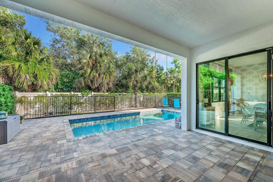 For Sale: $975,000 (5 beds, 4 baths, 3016 Square Feet)