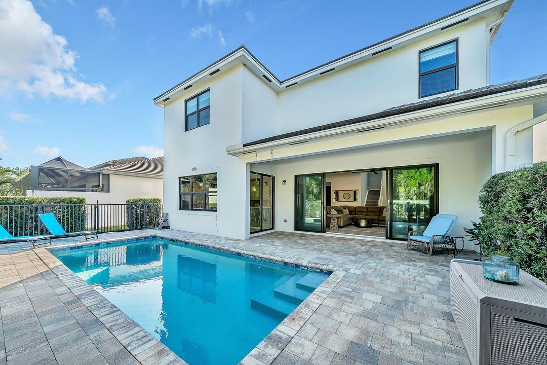 For Sale: $975,000 (5 beds, 4 baths, 3016 Square Feet)