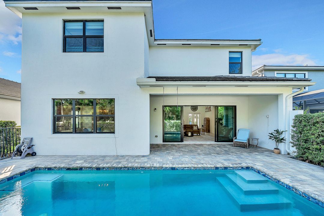 For Sale: $975,000 (5 beds, 4 baths, 3016 Square Feet)