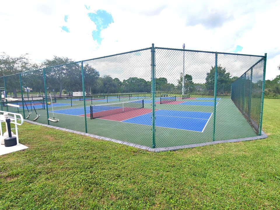 待售: $249,900 (3 贝兹, 2 浴室, 1418 平方英尺)