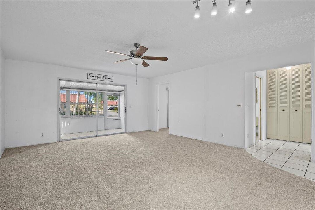 На продажу: $159,999 (2 спален, 1 ванн, 1024 Квадратных фут)