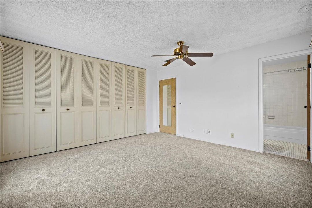 На продажу: $159,999 (2 спален, 1 ванн, 1024 Квадратных фут)