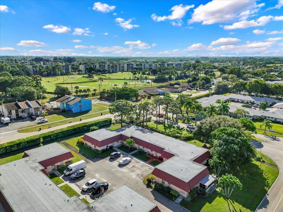 На продажу: $159,999 (2 спален, 1 ванн, 1024 Квадратных фут)