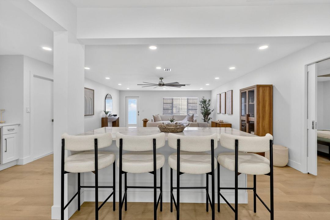 待售: $499,000 (2 贝兹, 2 浴室, 1741 平方英尺)