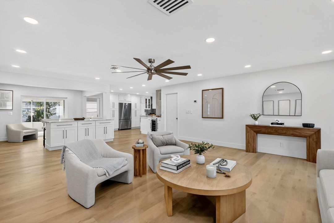 待售: $499,000 (2 贝兹, 2 浴室, 1741 平方英尺)