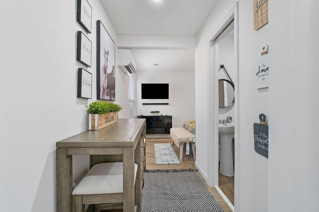 For Rent: $2,500 (1 beds, 1 baths, 500 Square Feet)