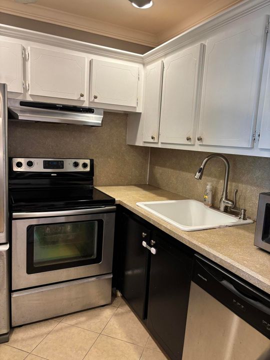 出租: $1,375 (1 贝兹, 1 浴室, 702 平方英尺)