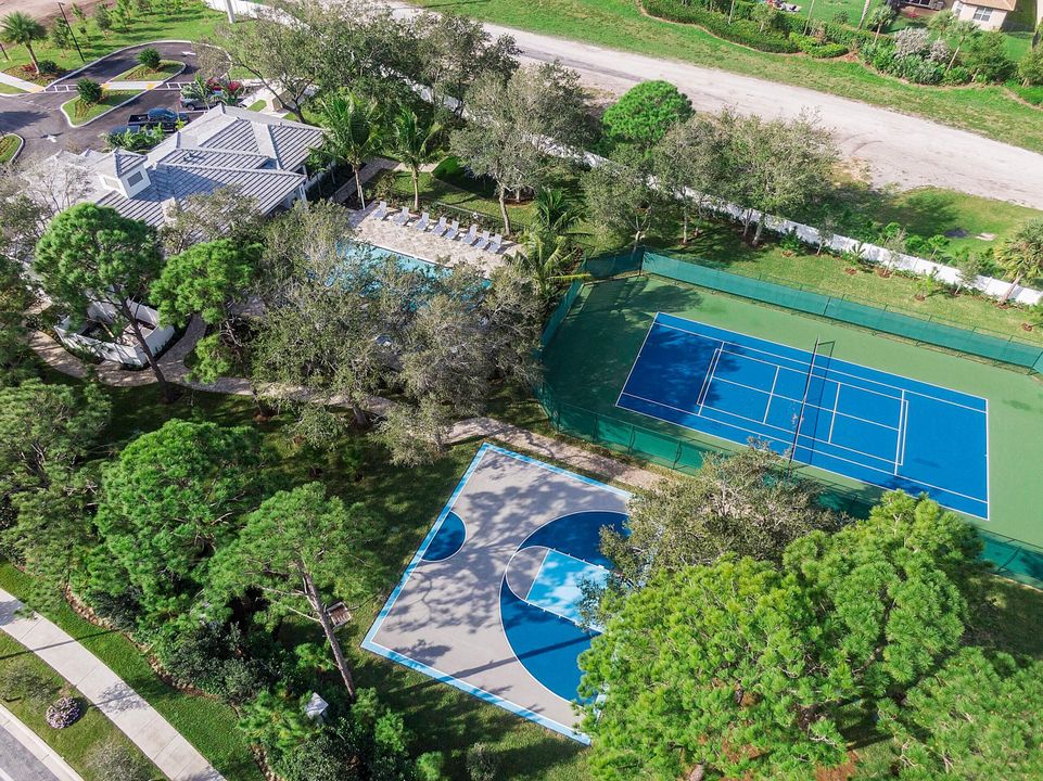 For Sale: $975,000 (5 beds, 4 baths, 3016 Square Feet)