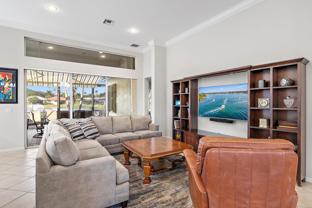 En Venta: $639,000 (3 camas, 2 baños, 2631 Pies cuadrados)