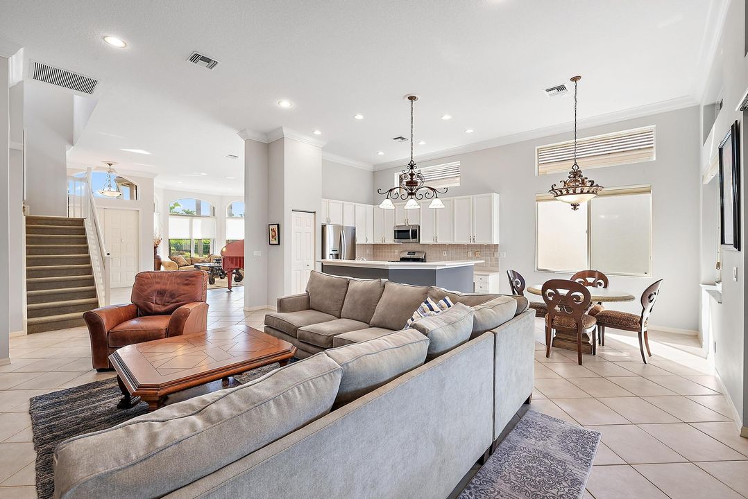 En Venta: $639,000 (3 camas, 2 baños, 2631 Pies cuadrados)