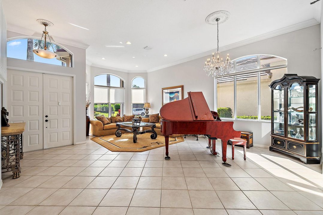 En Venta: $639,000 (3 camas, 2 baños, 2631 Pies cuadrados)