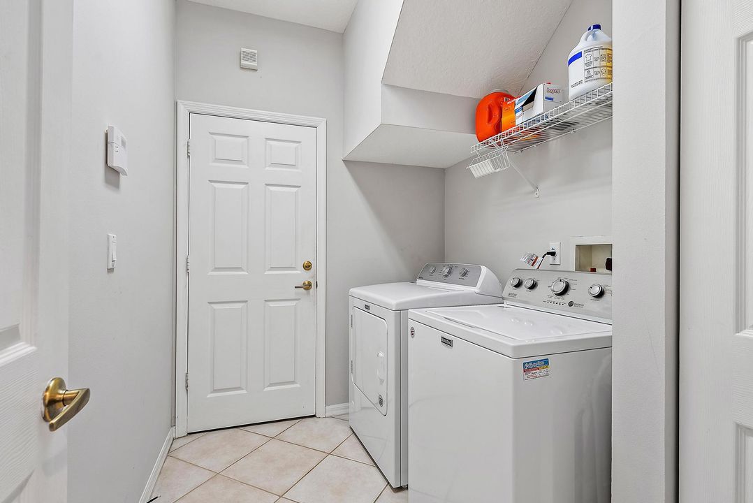 En Venta: $639,000 (3 camas, 2 baños, 2631 Pies cuadrados)