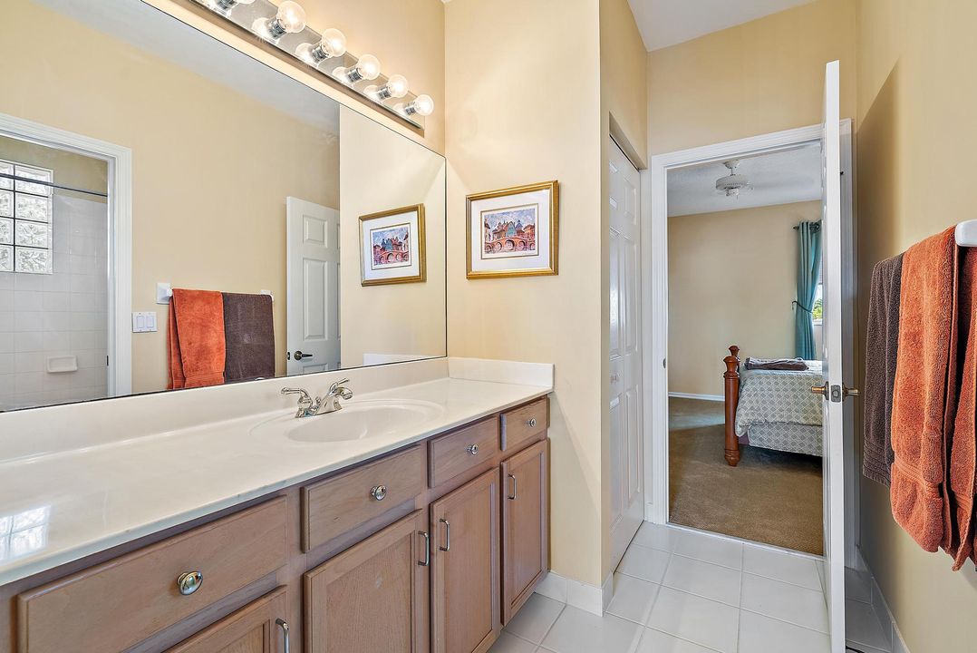 En Venta: $639,000 (3 camas, 2 baños, 2631 Pies cuadrados)