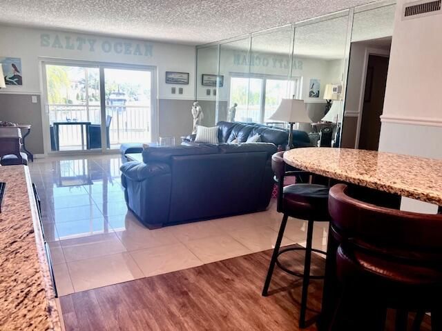 В аренду: $2,800 (2 спален, 2 ванн, 993 Квадратных фут)