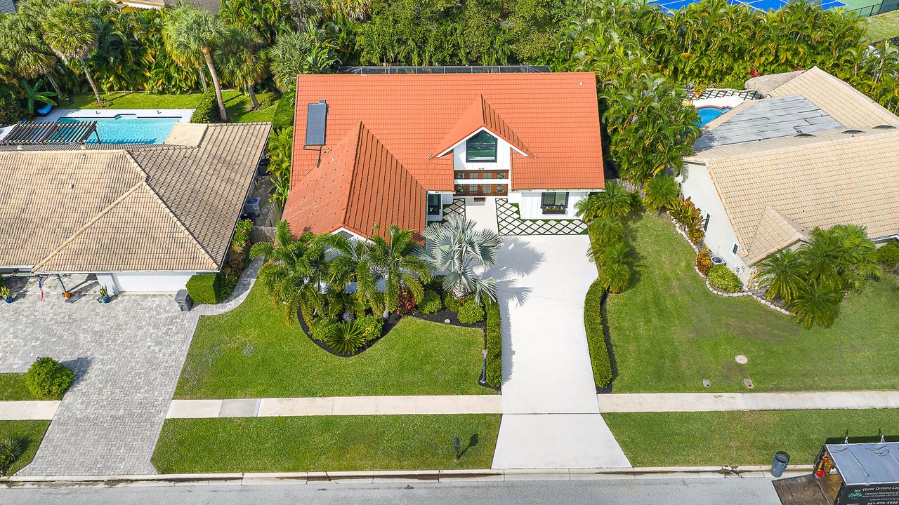 For Sale: $1,200,000 (3 beds, 2 baths, 2207 Square Feet)