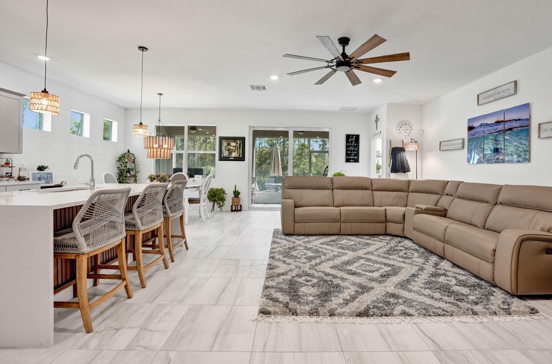 На продажу: $649,900 (4 спален, 2 ванн, 2034 Квадратных фут)