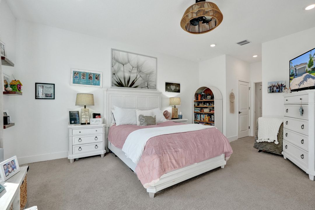 На продажу: $649,900 (4 спален, 2 ванн, 2034 Квадратных фут)