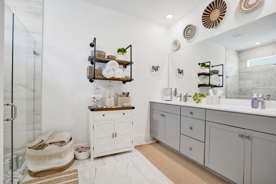 На продажу: $649,900 (4 спален, 2 ванн, 2034 Квадратных фут)