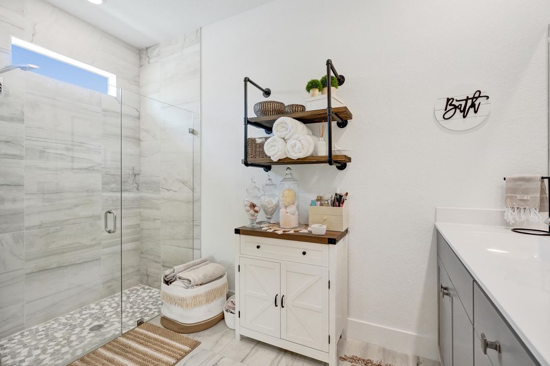 На продажу: $649,900 (4 спален, 2 ванн, 2034 Квадратных фут)