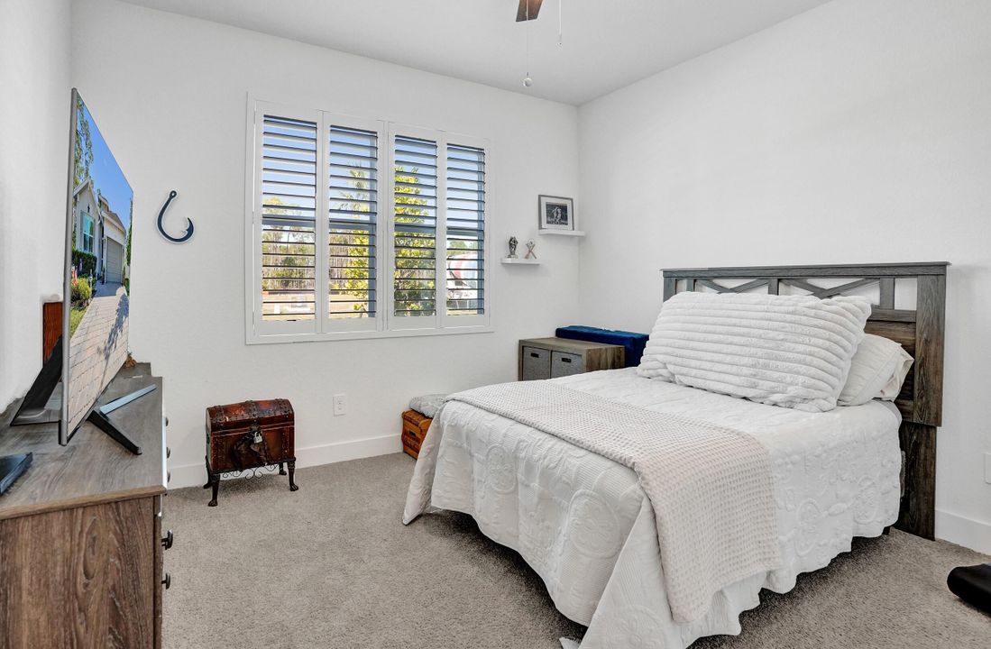 На продажу: $649,900 (4 спален, 2 ванн, 2034 Квадратных фут)