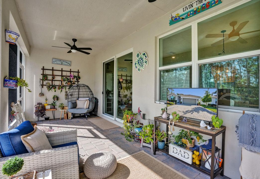 На продажу: $649,900 (4 спален, 2 ванн, 2034 Квадратных фут)